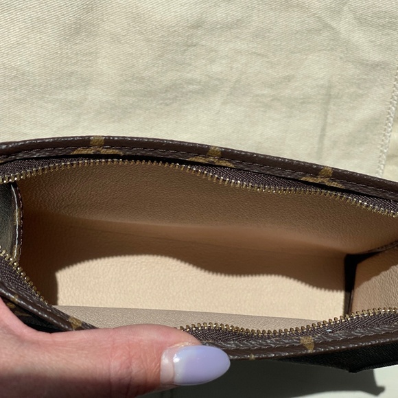 Louis Vuitton Toiletry - Poche Toilette 19 - Picture 8 of 11